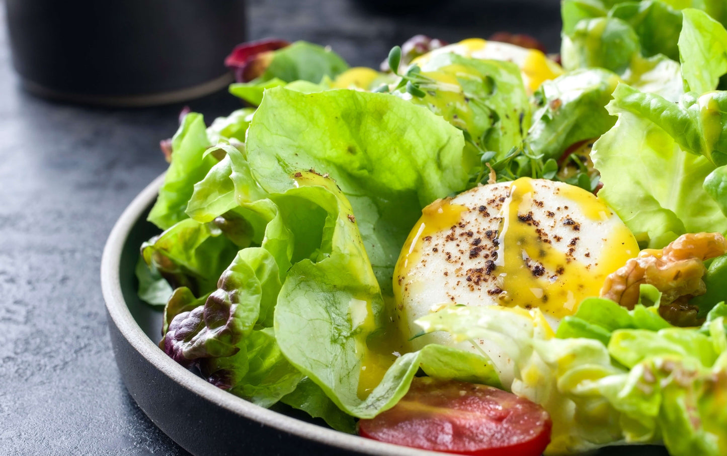 Erfrischender Sommersalat mit Trockenfrüchten und Nüssen von Edel Nuss
